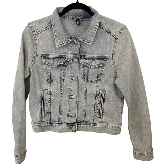 H&M Divided Women's Size 12 Light Wash Denim Jacket - Picture 1 of 5